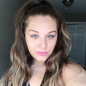 Meet your Posher, Aliya